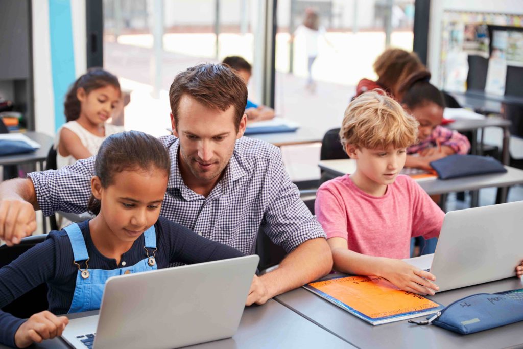 Benefits of Technology in the Classroom - TeachHUB